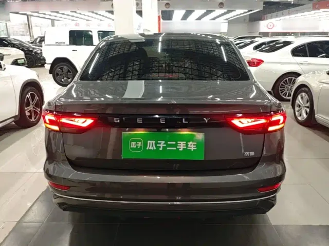 Geely Emgrand — Фото автомобиля 5