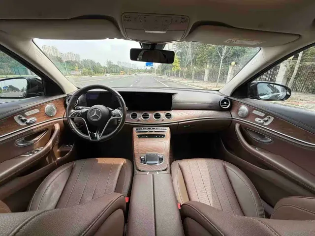 Mercedes-Benz E-Class — Фото автомобиля 6