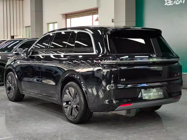 Li Auto L8 — Фото автомобиля 13