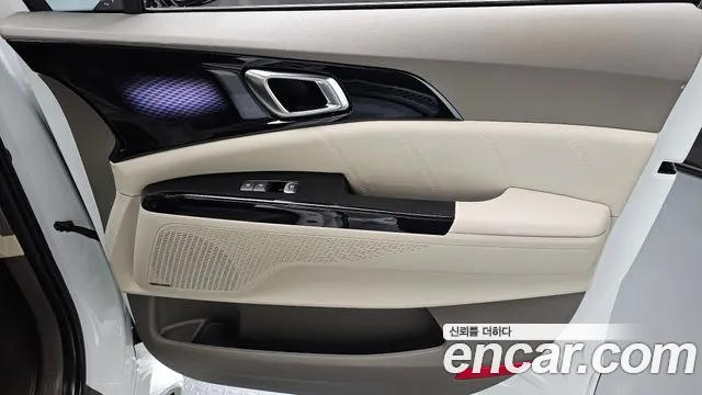Kia Carnival Generation 4 — Фото автомобиля 14