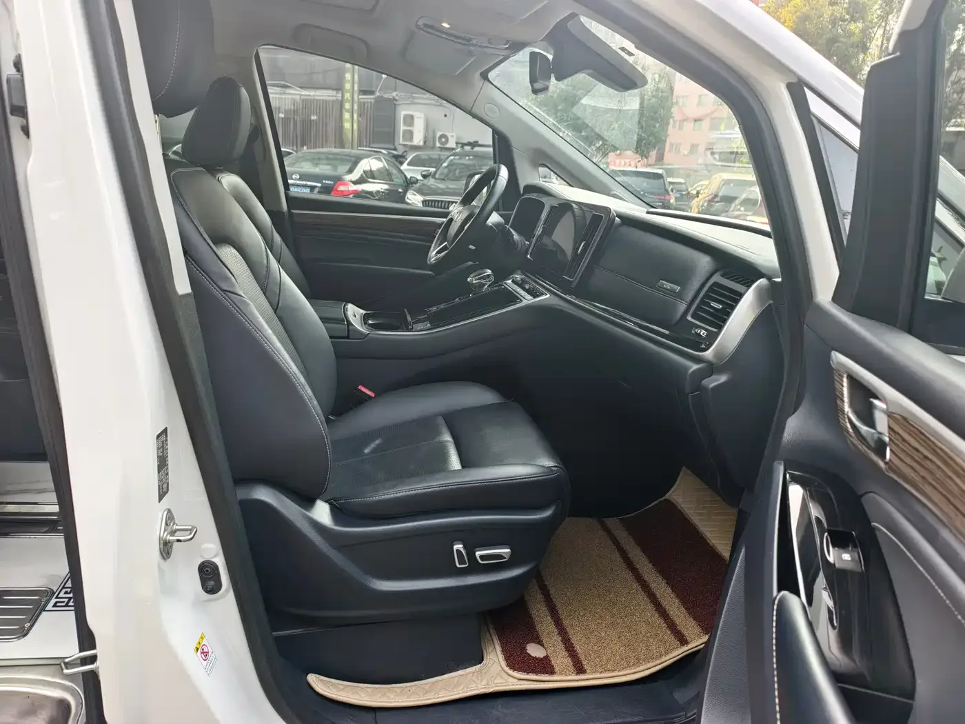 GAC Trumpchi Trumpchi M8 2023 Master Series 390T Ultimate Edition — Фото автомобиля 10