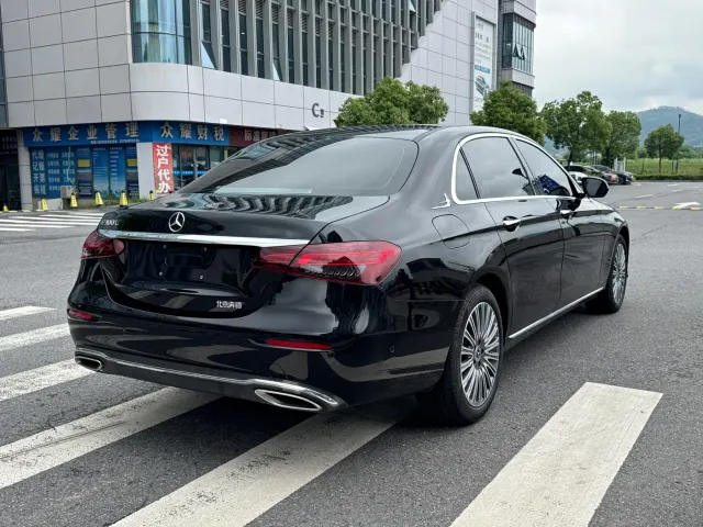 Mercedes-Benz E-Class — Фото автомобиля 6