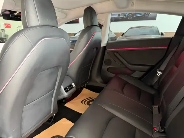 Tesla Model 3 — Фото автомобиля 6