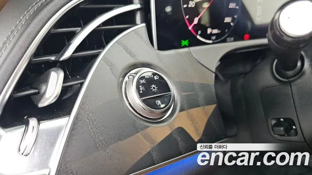 Mercedes-Benz E-Class — Фото автомобиля 30