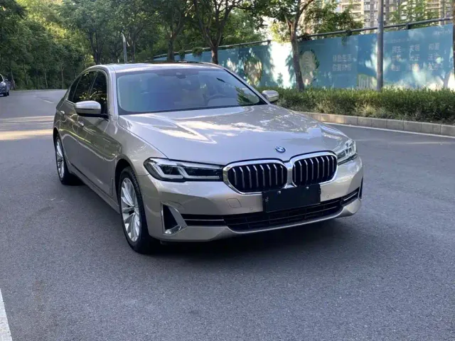 BMW 5 Series — Фото автомобиля 4