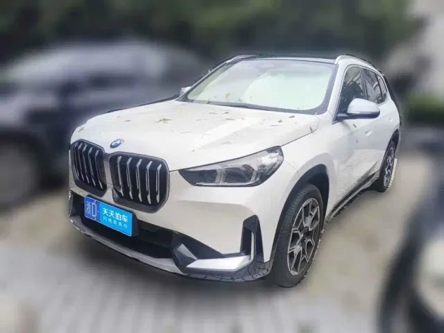 Фотография автомобиля — BMW X1