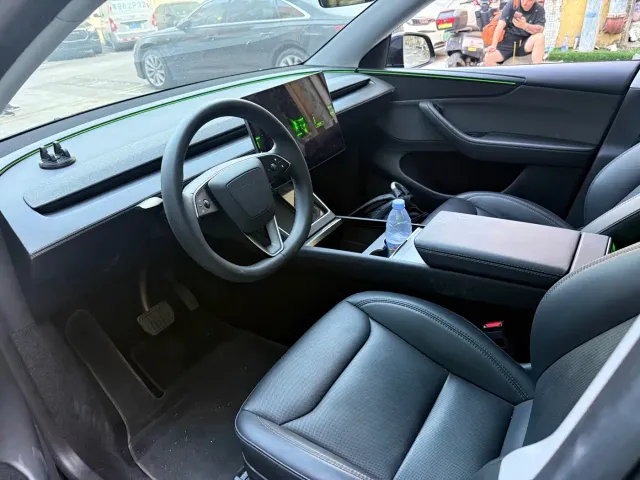 Tesla Model Y — Фото автомобиля 4