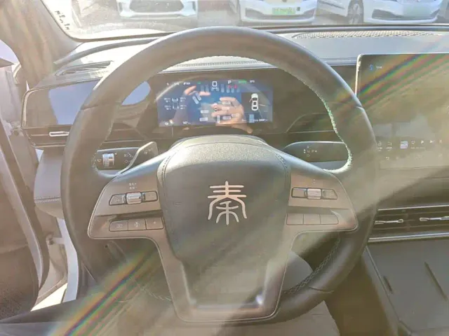 BYD Qin L — Фото автомобиля 10