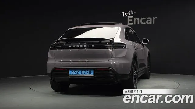 Porsche Macan — Фото автомобиля 4