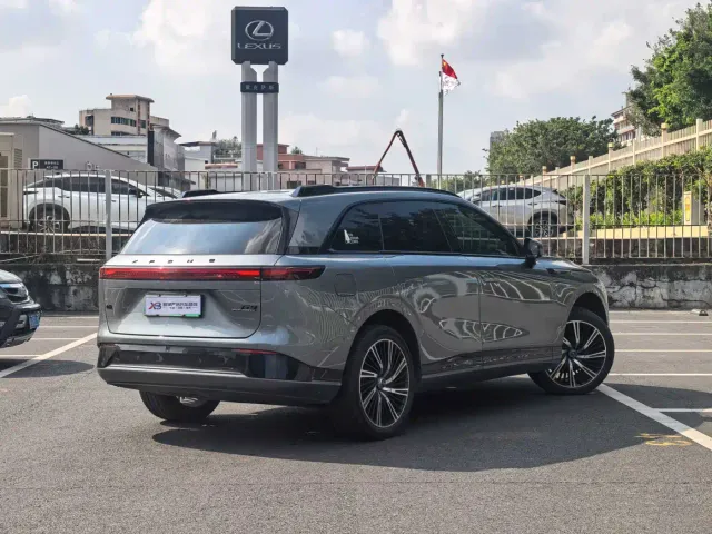 Xpeng G9 — Фото автомобиля 5