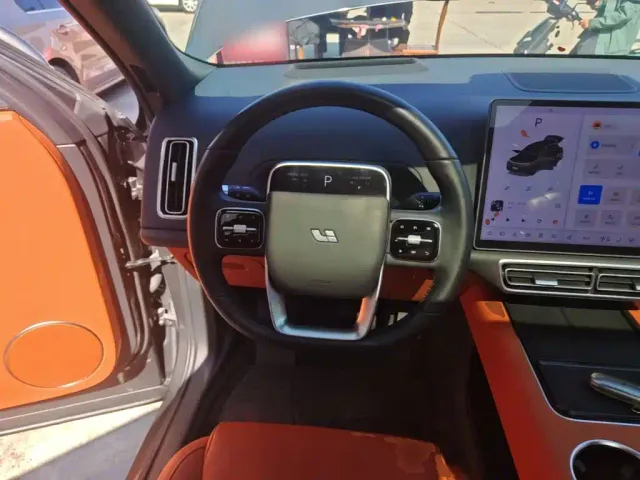 Li Auto L8 — Фото автомобиля 10