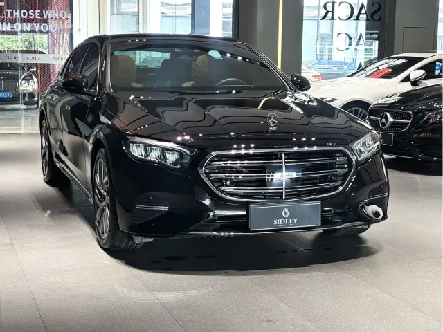 Mercedes-Benz E-Class — Фото автомобиля 3
