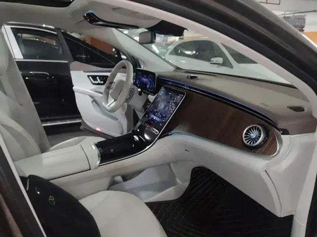 Mercedes-Benz EQE SUV — Фото автомобиля 8
