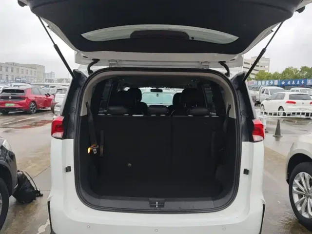 Maxus EUNIQ 5 — Фото автомобиля 18