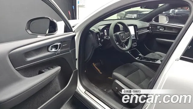 Volvo C40 Recharge — Фото автомобиля 10
