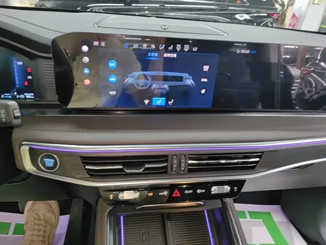 Ford Explorer — Фото автомобиля 12