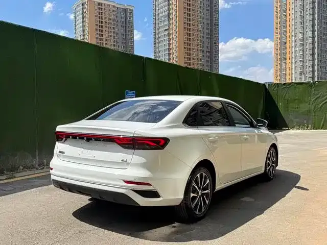 Geely Emgrand — Фото автомобиля 12