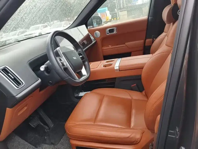 Li Auto L8 — Фото автомобиля 14