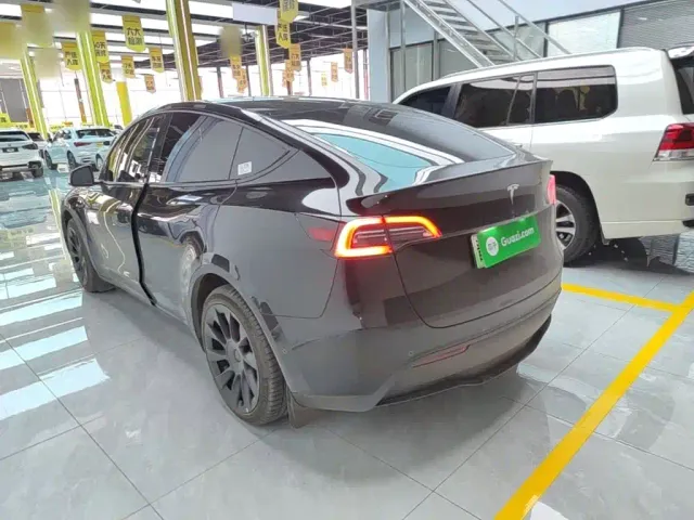 Tesla Model Y — Фото автомобиля 4