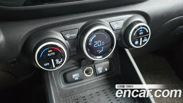 Hyundai Venue — Фото автомобиля 27