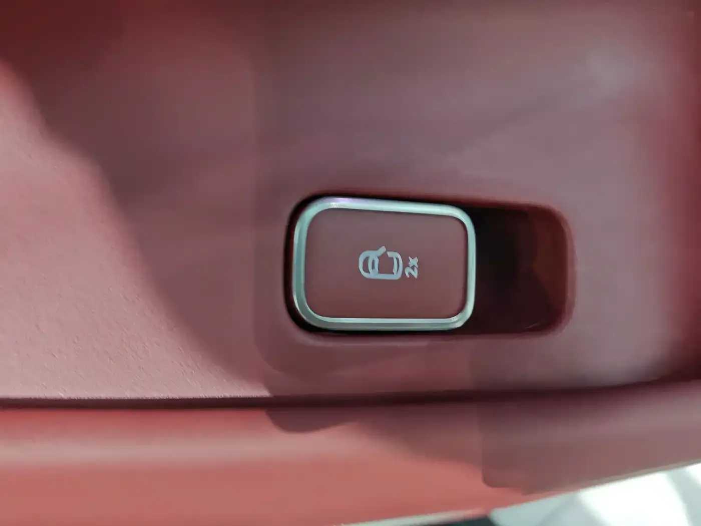 AITO Wenjie AITO M8 2025 Model Extended Range Ultra Edition 53.4kWh 5-Seater — Фото автомобиля 24