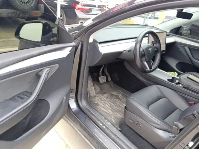Tesla Model Y — Фото автомобиля 15