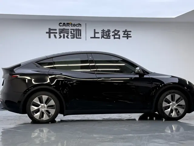Tesla Model Y — Фото автомобиля 6