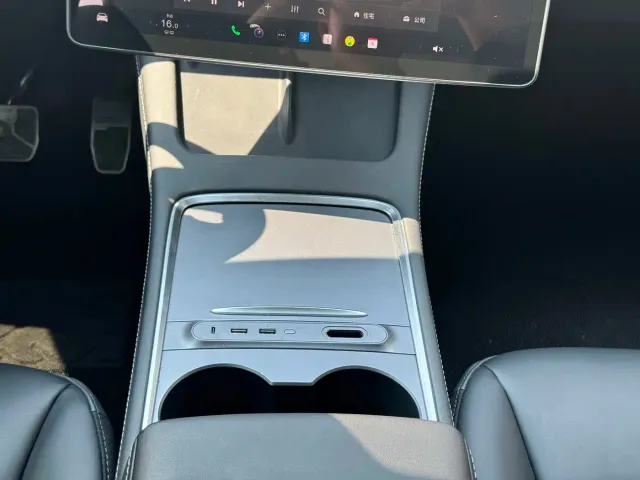 Tesla Model Y — Фото автомобиля 10