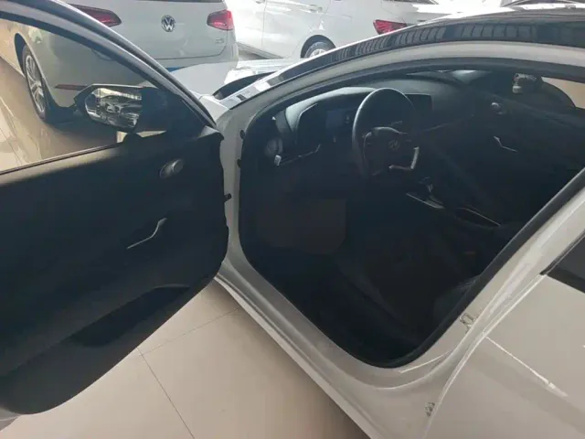 Hyundai Elantra — Фото автомобиля 15