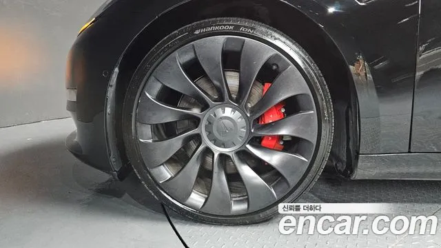 Tesla Model 3 — Фото автомобиля 4