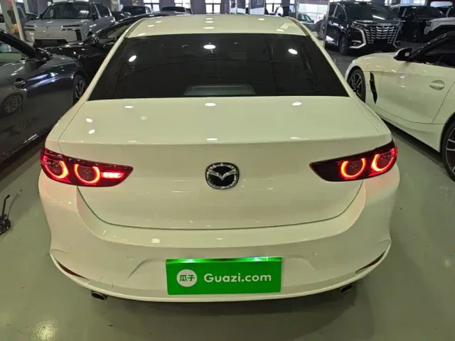 Mazda Axela — Фото автомобиля 5