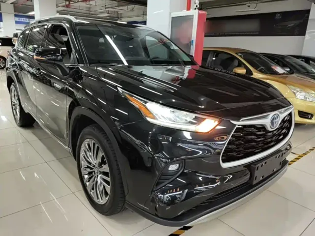Toyota Highlander — Фото автомобиля 3