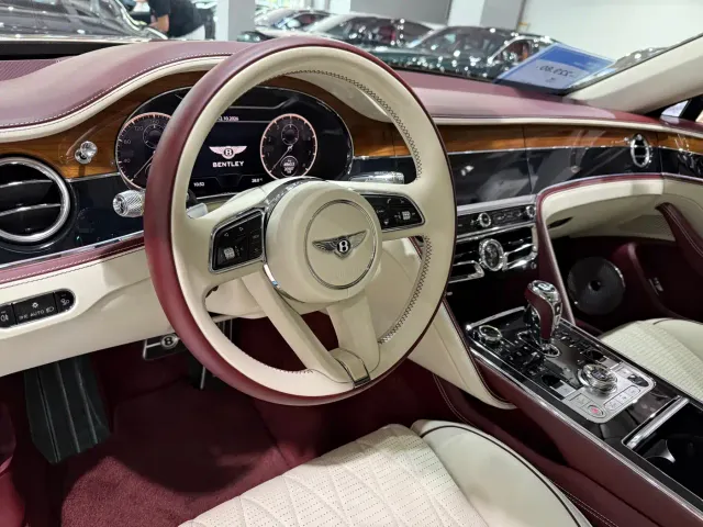 Bentley Flying Spur — Фото автомобиля 9