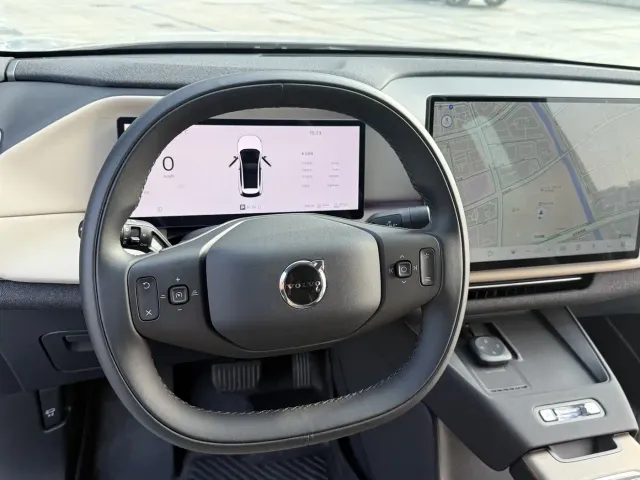 Volvo XC70 Plug-in Hybrid — Фото автомобиля 14