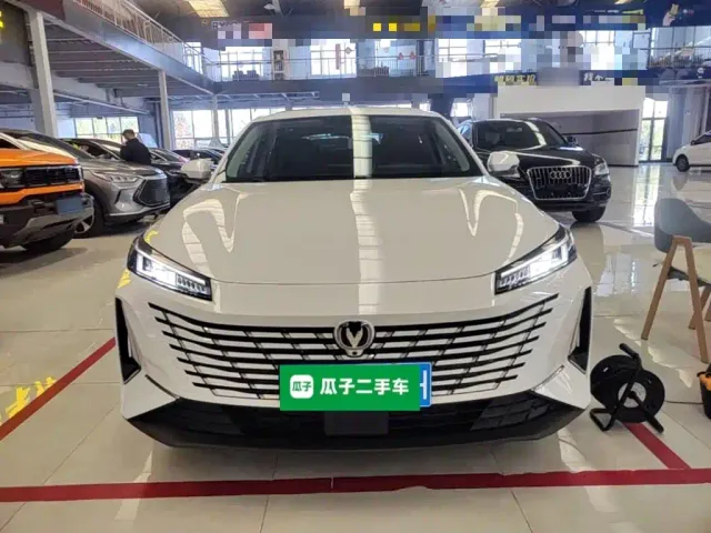 Changan Eado — Фото автомобиля 2