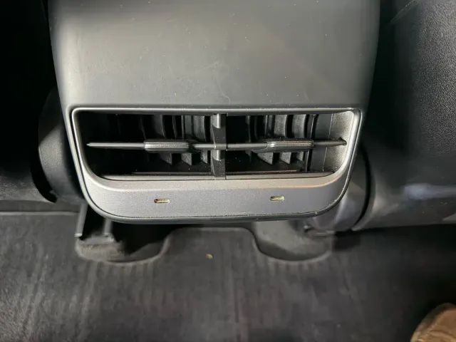 Tesla Model Y — Фото автомобиля 17