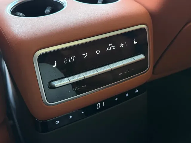 Li Auto L9 — Фото автомобиля 24