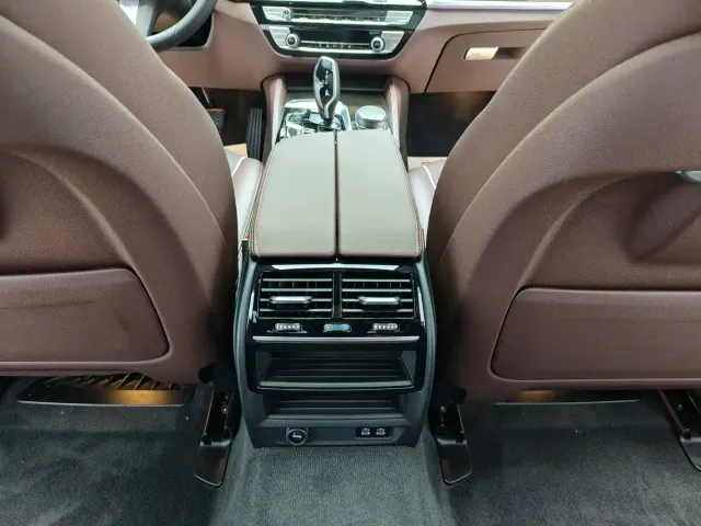 BMW 5 Series — Фото автомобиля 15