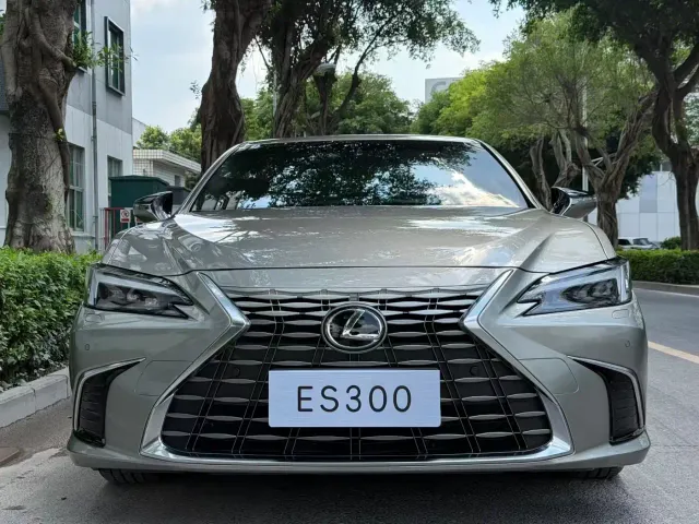 Lexus ES — Фото автомобиля 3