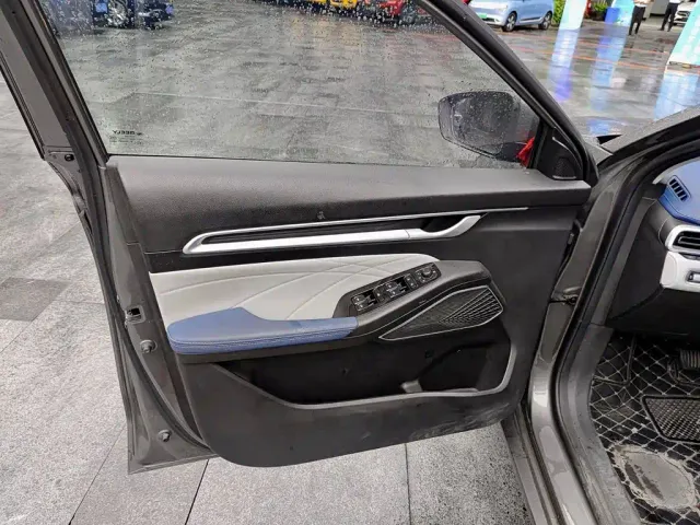 Geely Emgrand — Фото автомобиля 6