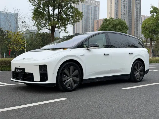Фотография автомобиля — Li Auto i8