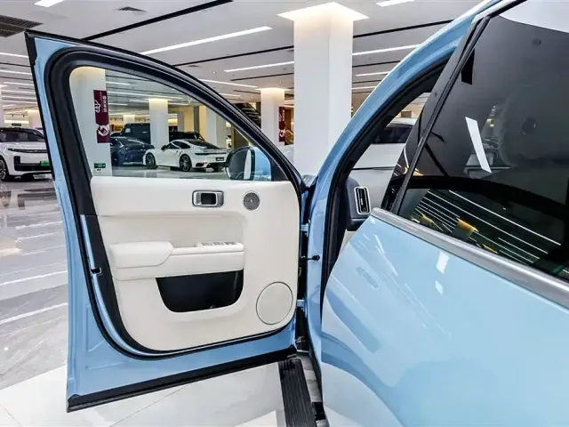 Li Auto L7 — Фото автомобиля 16
