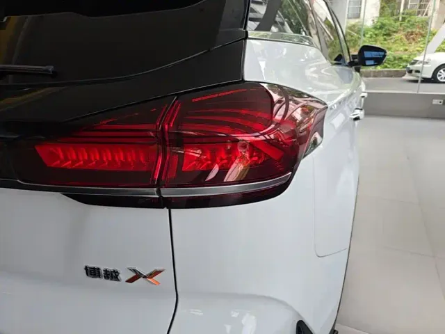 Geely Boyue — Фото автомобиля 7