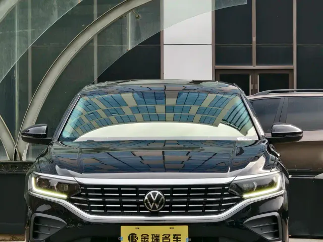 Volkswagen Passat — Фото автомобиля 2