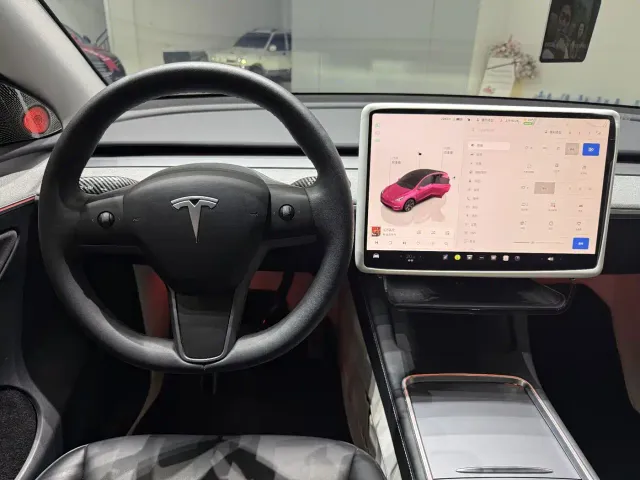 Tesla Model Y — Фото автомобиля 8