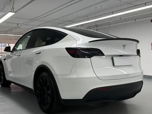 Tesla Model Y — Фото автомобиля 24