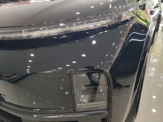 Li Auto L8 — Фото автомобиля 23