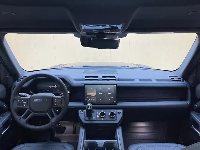 Land Rover Defender — Фото автомобиля 5