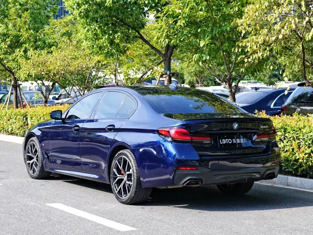 BMW 5 Series — Фото автомобиля 3