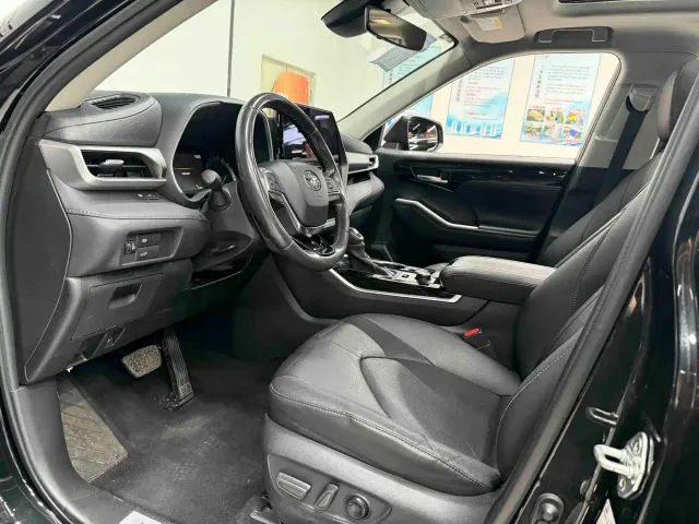 Toyota Highlander — Фото автомобиля 12